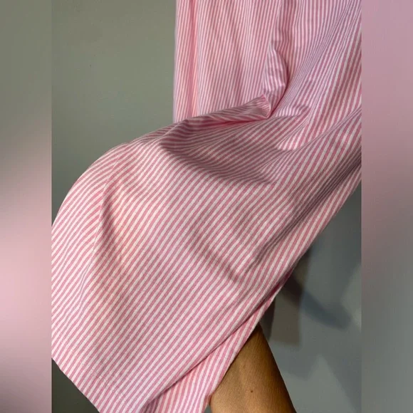 SOLD ❤️Lauren Ralph Lauren
Ladies M Capri Pajamas Set
Monogram pocket
Pink - Picture 8 of 8
